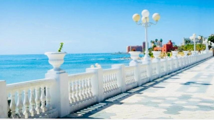 베날마데나코스타 Precioso Apartamento Frente Al Mar Benalbeach 아파트 외부 사진